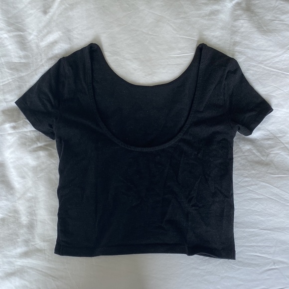 Aritzia TNA Cropped Tee - Picture 3 of 3